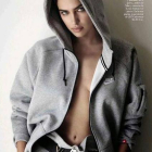 Irina Shayk, fotografiada por Mario Testino, con una sudadera de Nike.