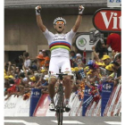 Thor Hushovd celebra su victoria en la decimotercera etapa del Tour.