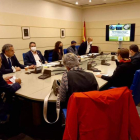 Una de las reuniones mantenidas ayer en Madrid. DL