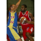 Maurice Jeffers, a la derecha, volverá a medirse hoy al Ourense