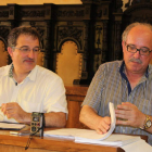 Arsenio García y Pepe Guzmán, ayer desgranando su propuesta de presupuesto municipal.