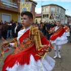 Los danzantes de Laguna de Negrillos en 2017 durante la fiesta del Voto, que debía haberse celebrado ayer. MEDINA