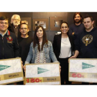 Imagen de familia de los premiados y otros participantes.
