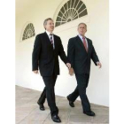 Bush y Blair pasearon por las dependencias de la Casa Blanca