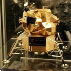 Réplica de oro del módulo lunar del Apolo 11 que ha sido robada del museo Neil Armstrong en Ohio