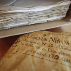 Uno de los libros de niños que se conservan en el Archivo Histórico de León.