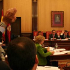 Los votos del equipo de gobierno sirvieron para validar la propuesta de adjudicación.