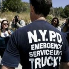 Sarkozy en Malta con una camiseta del departamento de policía de Nueva York