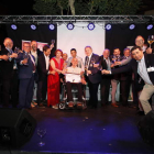 Brindis solidario en la Plaza de Santo Martino para recaudar fondos para la investigación de la ELA. J. NOTARIO