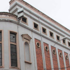 Detalle del exterior del Teatro Trianón.