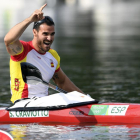 Saúl Craviotto celebra su medalla de bronce en K1 200m.