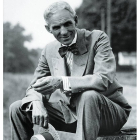 Henry Ford revolucionaría la industria del automóvil, y la sociedad del momento, con el primer coche fabricado en serie... el modelo «T»