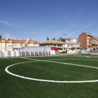 Aspecto del nuevo césped artificial en el campo ubicado junto al polideportivo.