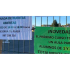 Carteles informativos en uno de los colegios de la capital leonesa que el próximo curso ofrecerán plazas para niños de 1 año. DL