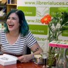La escritora Elísabet Benavent, en una firma de libros.