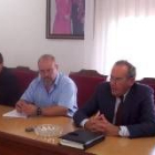 Fidentino Reyero, Donato Caño y Edmundo Bayón explicaron las razones del retraso de las obras