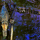 A la derecha, el San Froilán labrado en bronce por Subirach al que se le toca tres veces las narices para ver cumplido un deseo. La portada de la basílica de La Virgen del Camino, esculpida también por el maestro José María Subirach, la imagen venerada de
