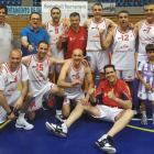 El equipo de Veteranos Elosúa posa tras lograr el bronce. DL