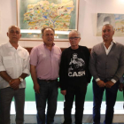 Fer, flanqueado por organizadores y representantes. RAMIRO