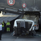 Estado en el que quedó el autobús siniestrado en la ciudad francesa de Lille.