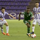 Koné, del Leganés, ante Sergio Marcos, derecha, y Cotán. R. GARCÍA