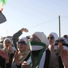 Personas de origen sirio que viven en Jordania se manifiestan en contra del régimen del presidente sirio Bachar al Asad.