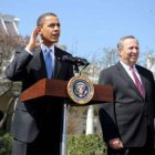 Obama, junto al asesor económico de la Casa Blanca, Lawrence Summers
