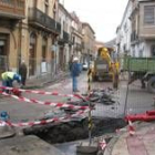 Las máquinas trabajaron sin descanso para realizar la zanja en la N-625 en un tiempo récord