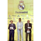 Florentino Pérez y  Di Stefano flanquean al astro en la presentación