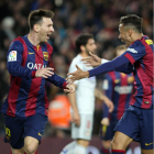 Messi celebra con Neymar el tercer gol del Barcelona frente al Atlético.