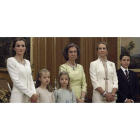 La reina Letizia, la Princesa de Asturias, la infanta Sofía, la reina Sofía, la infanta Elñena y su hijo Froilán en el acto de traspaso de los poderes militares de don Juan Carlos I al rey Felipe VI
