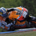 Pedrosa acelera su moto durante los primeros entrenamientos libres del GP de Brno.