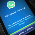 Mensaje de bienvenida a la aplicación de mensajería móvil Whatsapp.