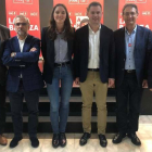 Los socialistas, acompañados por el presidente de la Diputación, ayer en La Bañeza. DL