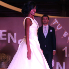 Eugenia María dos Santos, ayer en el desfile de novias en el Museo del Ferrocarril. ANA F. BARREDO