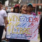 Venezolanos residentes en Perú protestan contra la segunda legislatura de Nicolás Maduro.