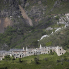 Las ruinas del poblado de la Peña del Seo, con la mina al fondo, en una foto de 2013.