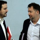 El alcalde de Rivas Vaciamadrid, Pedro del Cura (derecha), junto a coordinador del Izquierda Unida, Alberto Grazón,