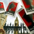 Protesta contra la ley antiterroristya de Blair en Londres
