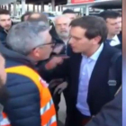 Escrache de los taxistas a Albert Rivera en la estación de Atocha en Madrid.