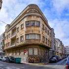 El edificio de la antigua Maternidad de La Bañeza. DL