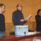 Representantes de Asaja y Javier Arias (a la derecha) teniente de alcalde de Cistierna.