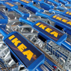 Carritos de Ikea en un establecimiento de la cadena sueca en Francia.