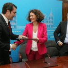 Juan Carlos Suárez-Quiñones y Gloria Fernández Merayo, ayer junto al director de Somacyl, José Manuel Jiménez