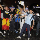 Los aficionados leoneses del Real Madrid celebraron el título de campeón de Liga en la céntrica Plaza de Santo Domingo.