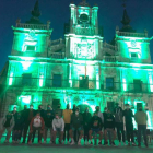 La plantilla maragata posa delante del Ayuntamiento. DL