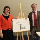 Núria Manzano y Víctor Robla, con el nuevo logo.