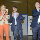 Victoria Seco y Emilio Redondo, durante el mitin de ayer en Sahagún junto a Antonio Silván.
