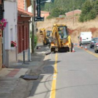 Las obras de las aceras de Ferral deberían haber concluido en diciembre y están paralizadas desde no