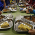 Niños en el comedor de un colegio de León.